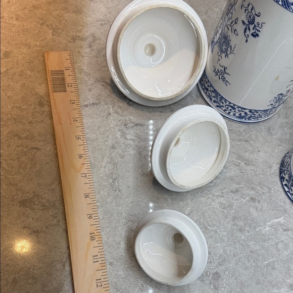 Vintage Blue & White ceramic Blue Onion pattern Canister Set 10.5, 9.5, 6.5 inch - Picture 5 of 9